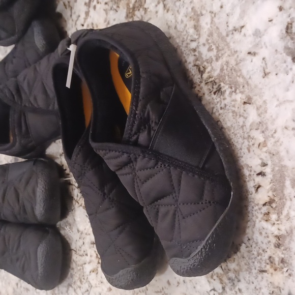 KEEN Howser II Women's Quilted Wrap Arch Support Water Resistant Black Shoes NEW - Picture 1 of 16